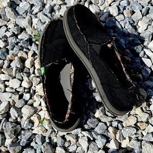 Sanuk sidewalk surfers